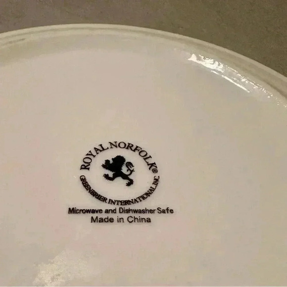 Royal Norfolk~ Cookies for Santa 8” Plate NEW Stoneware NICE! - Picture 3 of 6